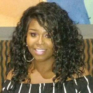 Meet your Posher, Elaine